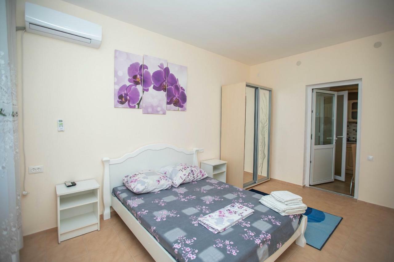 Amalia Hotel Zaliznîi Port Exterior foto